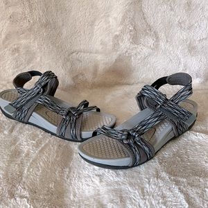 BARETRAPS women’s sandals size 7 1/2 gray/black sandals